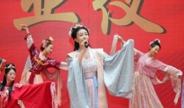 西安汉服店吃瓜,穿越古今的市井风情