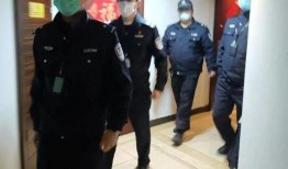 浦东民警吃瓜事件,网络舆论下的警民互动与反思
