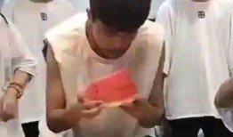 学生的吃瓜比赛,吃瓜大赛，谁是瓜王争霸记
