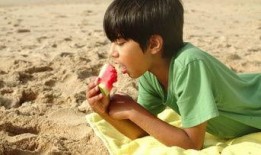 男孩吃瓜视频模板下载,男孩吃瓜视频模板，轻松打造潮流短视频！