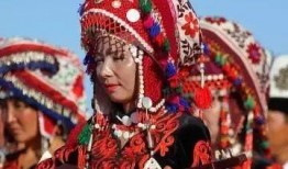 吃瓜维吾尔族男子,一位男子与他的瓜果人生