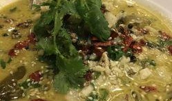 南苑食堂吃瓜,瓜香四溢，美食盛宴等你来尝