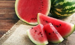 王村长吃瓜,一场乡村生活的趣味演绎