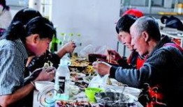 烟台大学情侣吃瓜,校园甜蜜瞬间引发网友热议