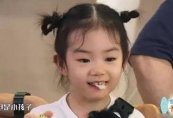 戚薇女儿吃瓜,萌翻网友！