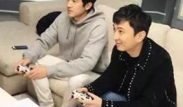 战哥直播吃瓜群众,吃瓜群众热议不断，揭秘网红幕后生活