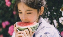 女生给发吃瓜吃瓜啥意思,揭秘“吃瓜吃瓜”背后的网络流行语奥秘