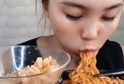 吃瓜吃火鸡面,火鸡面挑战舌尖极限