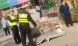 保定街头吃瓜事件视频