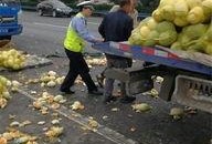 吃瓜群众交警,交警视角下的吃瓜群众众生相