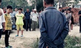 老头吃瓜看热闹,吃瓜看热闹，笑谈人间百态