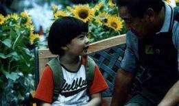 老头吃瓜看热闹,吃瓜看热闹，笑谈人间百态