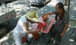 路人发吃瓜视频,一幕“吃瓜”视频引发网友热议，揭秘背后故事