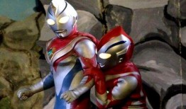 奥特曼吃小瓜视频