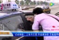 小孩在车里吃瓜,小宝贝边行车边吃瓜的欢乐时光