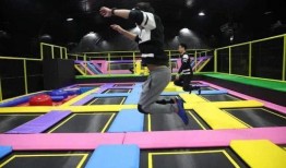 带你吃瓜解说奇葩蹦床