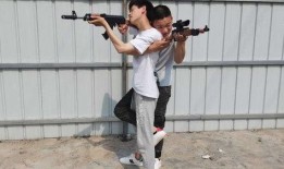 呆瓜玩吃鸡跳舞