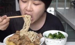 吃播角瓜整根吃,吃播界的极限美食对决