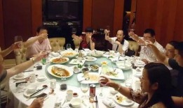 年底聚会吃瓜视频,揭秘聚会吃瓜视频背后的欢乐瞬间